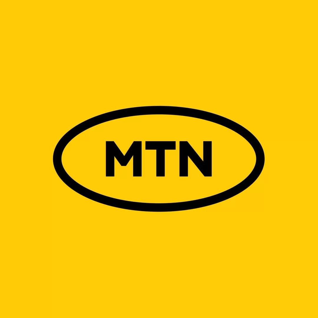 Logo ovale noir avec les lettres MTN en noir sur fond jaune uni