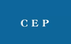 fond bleu avec les lettres blanches CEP centrées sur l image