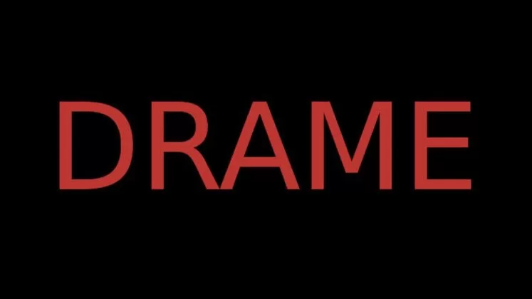 Mot DRAME en lettres rouges sur fond noir