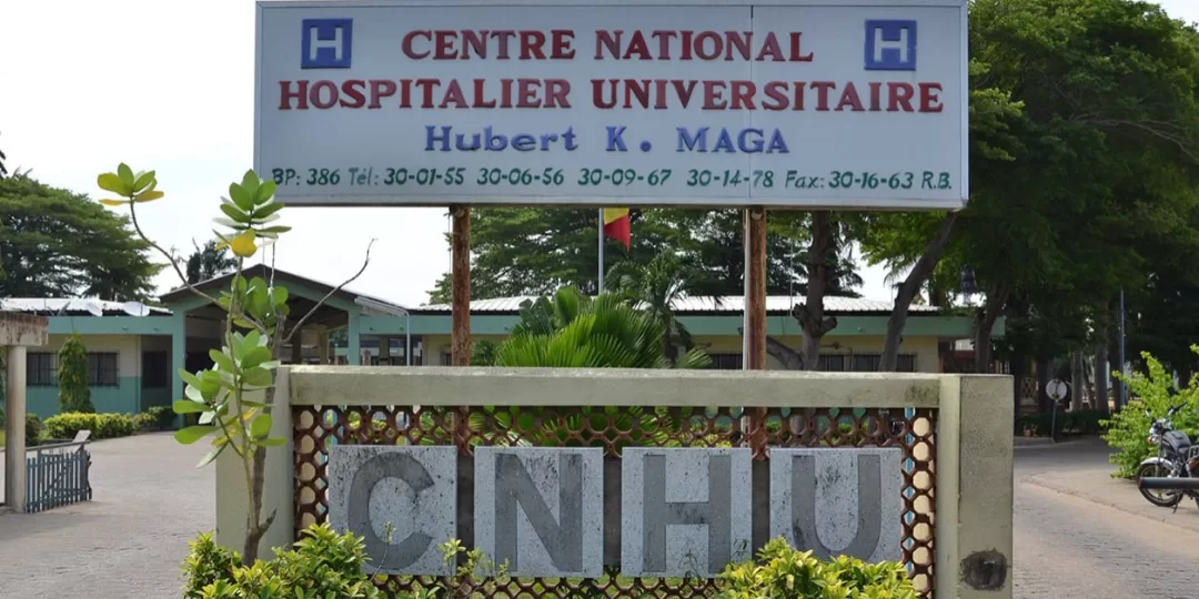 Entrée principale du centre national hospitalier universitaire