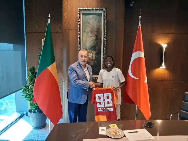 Image de Aude Gbedjissi au Consulat honoraire du Bénin à Istanbul, en Turquie
