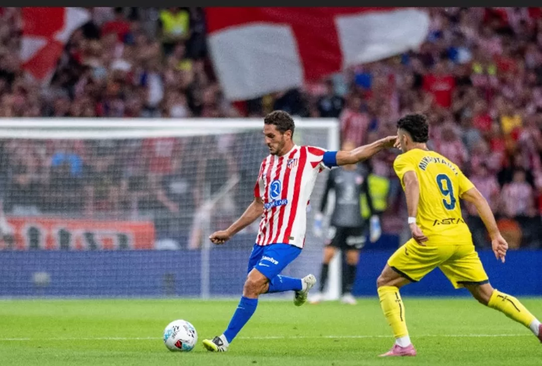 les joueurs disputant le ballon
