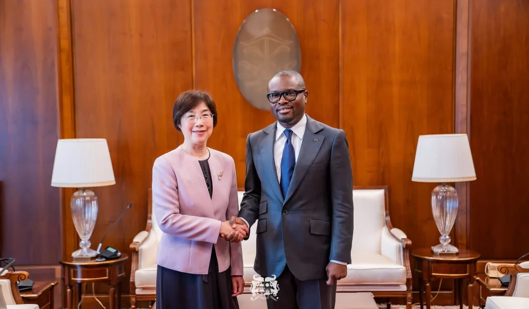 Le président Romuald Wadagni en compagnie de la nouvelle ambassadrice extraordinaire et plénipotentiaire du Canada près le Bénin, Evelyne Dabiré