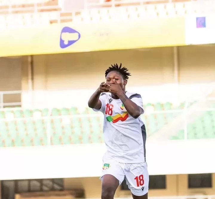 Romaine Gandonou qui,  célèbre l’un de ses buts face au Mali.