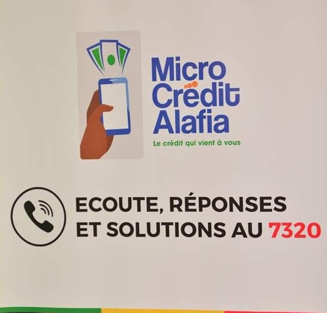 Logo avec dessin d une main tenant un téléphone et des billets avec texte d appel à l écoute et solutions au 7320