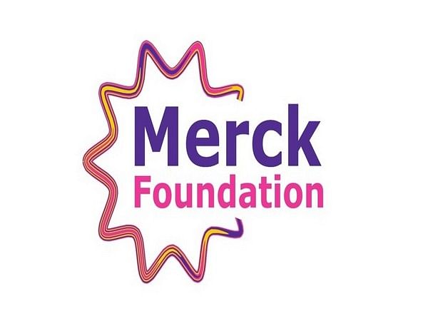 Logo coloré avec texte Merck Foundation au centre entouré d'une forme irrégulière en lignes ondulées rouges et orange