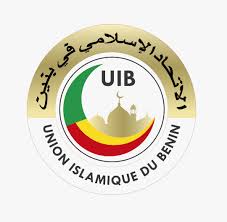 Logo circulaire avec écritures en arabe et en français autour d’une silhouette de mosquée colorée en jaune, vert et rouge