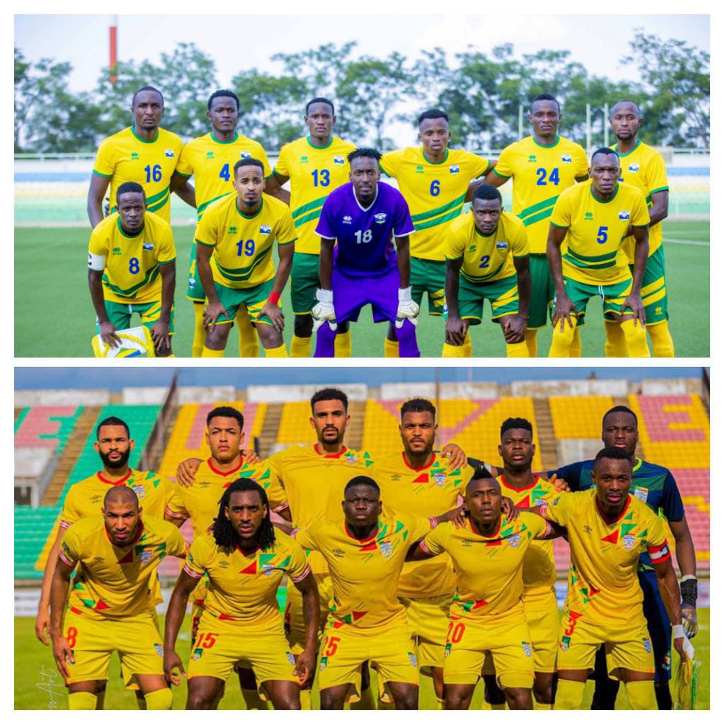 Deux équipes de football posent en formation sur le terrain, en tenue jaune et verte pour la première photo et jaune pour la seconde
