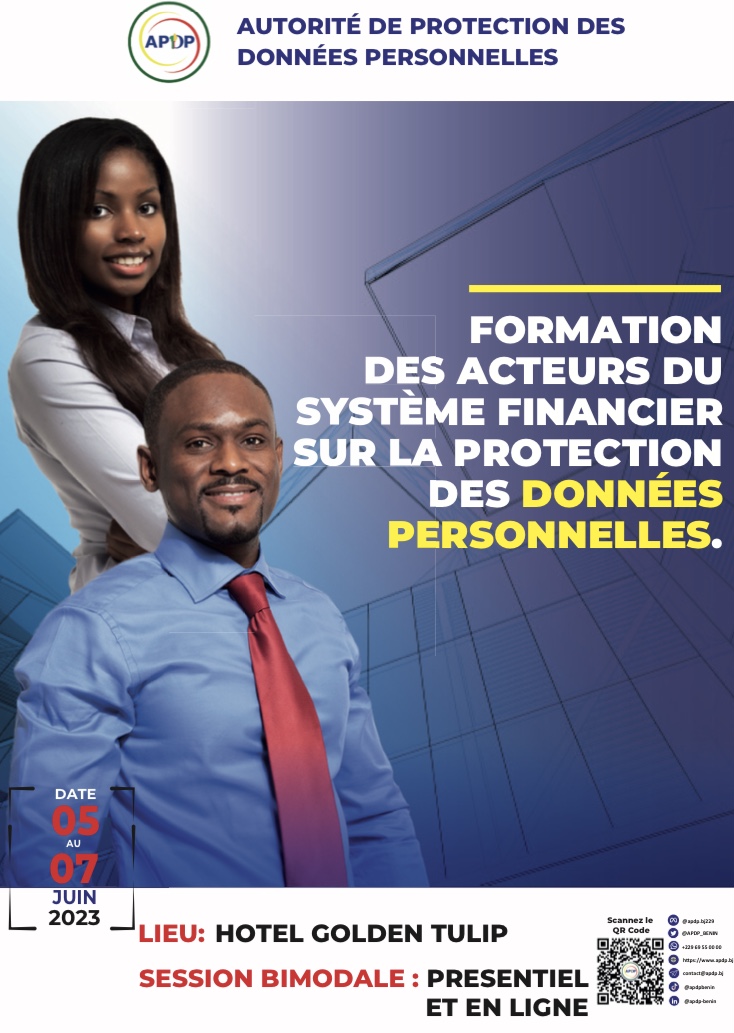 Deux professionnels souriants en tenue de bureau sur fond bleu avec texte sur formation à la protection des données personnelles