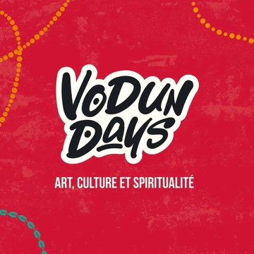 Logo blanc Vodun Days sur fond rouge avec les mots art, culture et spiritualité et motifs jaunes et bleus en bordure
