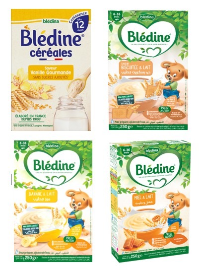 Quatre paquets de céréales infantiles de différentes saveurs avec une illustration d’ours et des informations nutritionnelles visibles