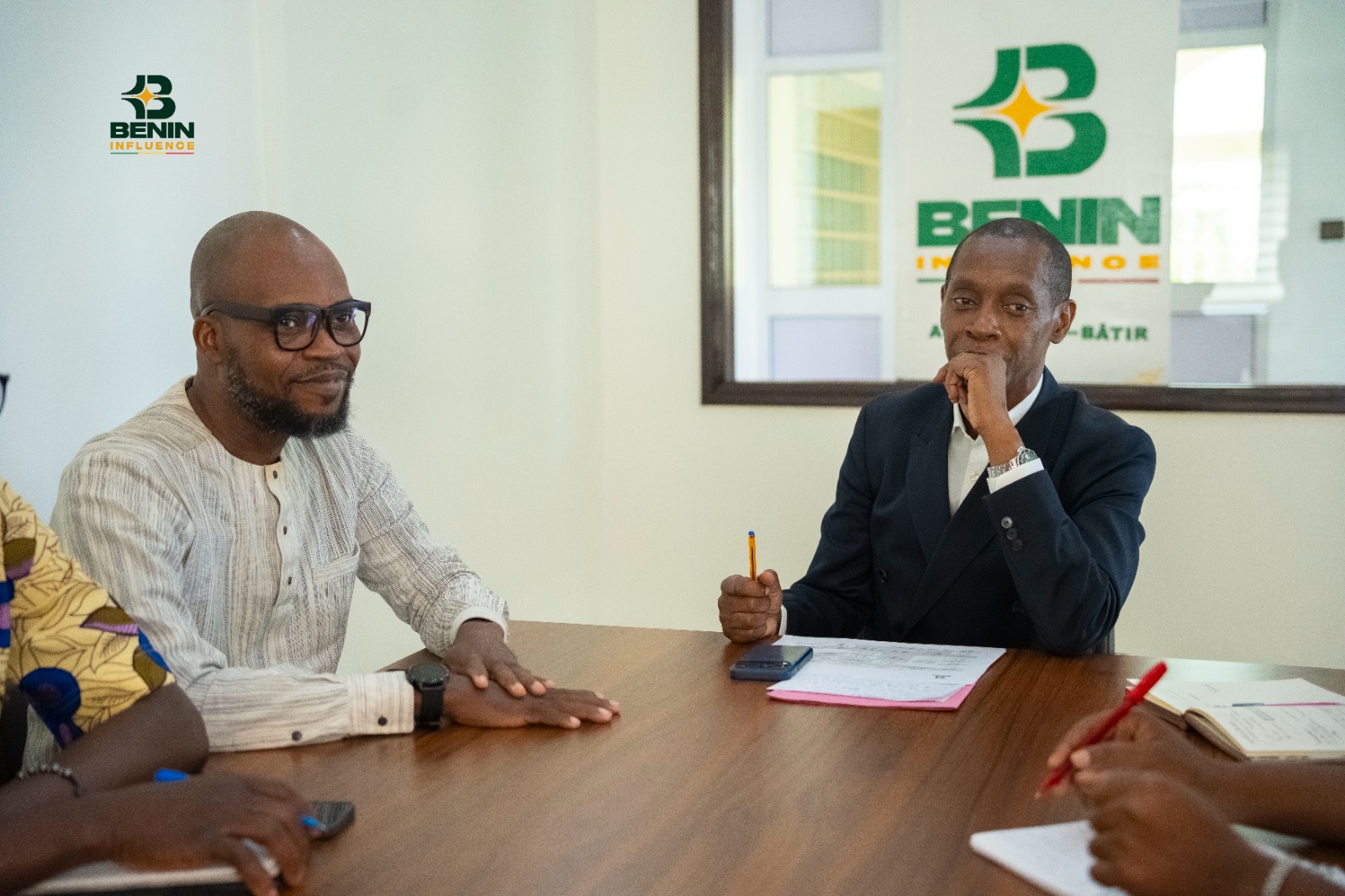 Le président de l’UPMB et Claudy Siar, le chef d’équipe de Bénin Influence